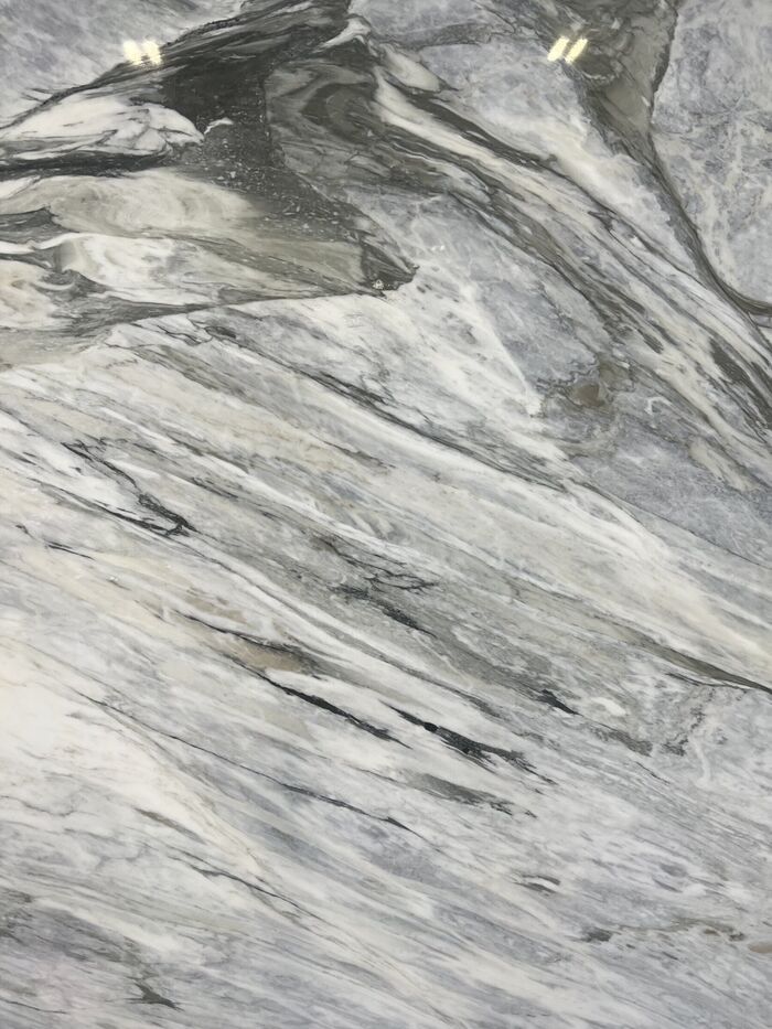 Quartzite slab with strong movement